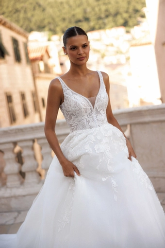Lana Grace Bridal Aria #3 frontface vertical cropped thumbnail