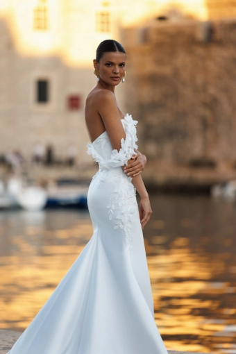Lana Grace Bridal Freya #4 vertical cropped thumbnail