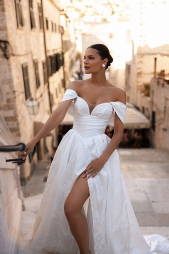 Lana Grace Bridal Liana #2 frontface vertical cropped thumbnail