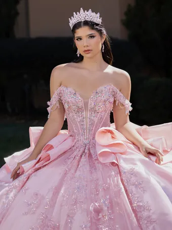 Quince 26140 #6 frontface vertical cropped thumbnail