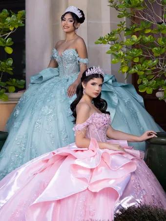 Quince 26140 #7 frontface vertical cropped thumbnail