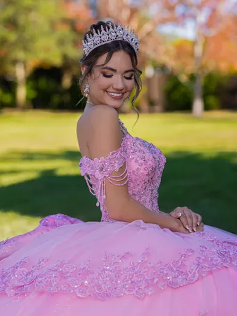 Quince 26142 #6 frontface vertical cropped thumbnail