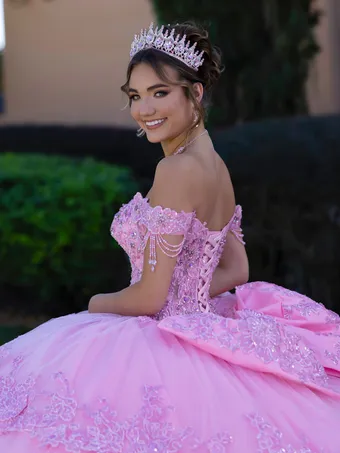 Quince 26142 #7 backface vertical cropped thumbnail
