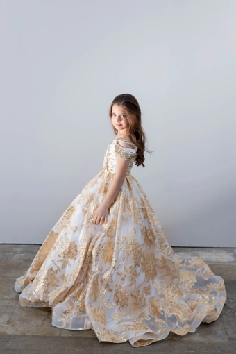 Ava Presley 26816 #6 vertical thumbnail