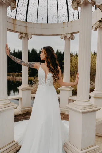 Iryna Shalom Noelle #10 vertical thumbnail