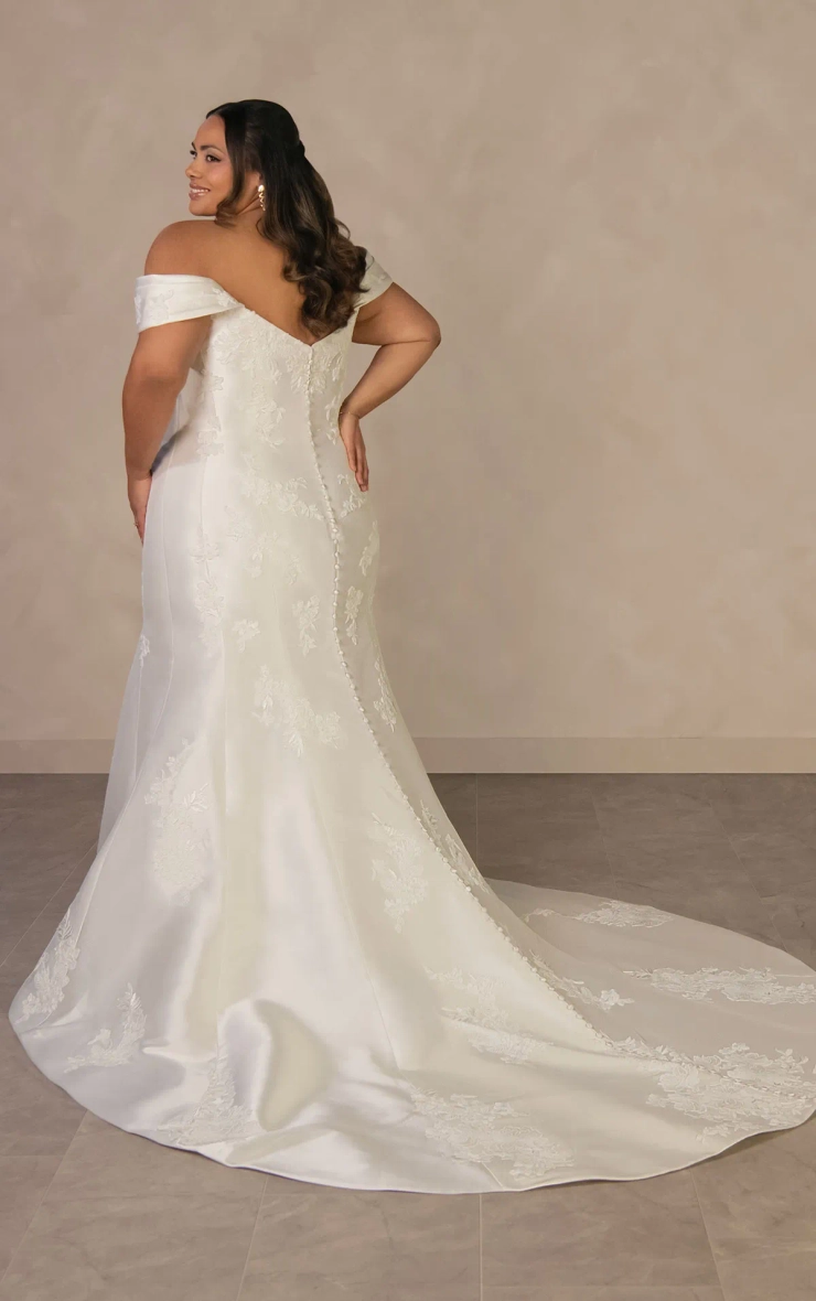 Essense of Australia Plus Size Every Body Every Bride Fall 2026 Backface Thumbnail Image