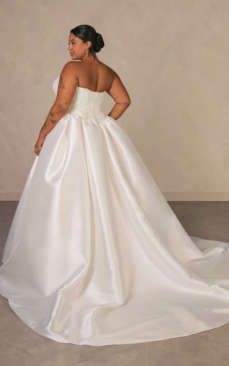 Essense of Australia Plus Size Every Body Every Bride Fall 2026 Backface Thumbnail Image
