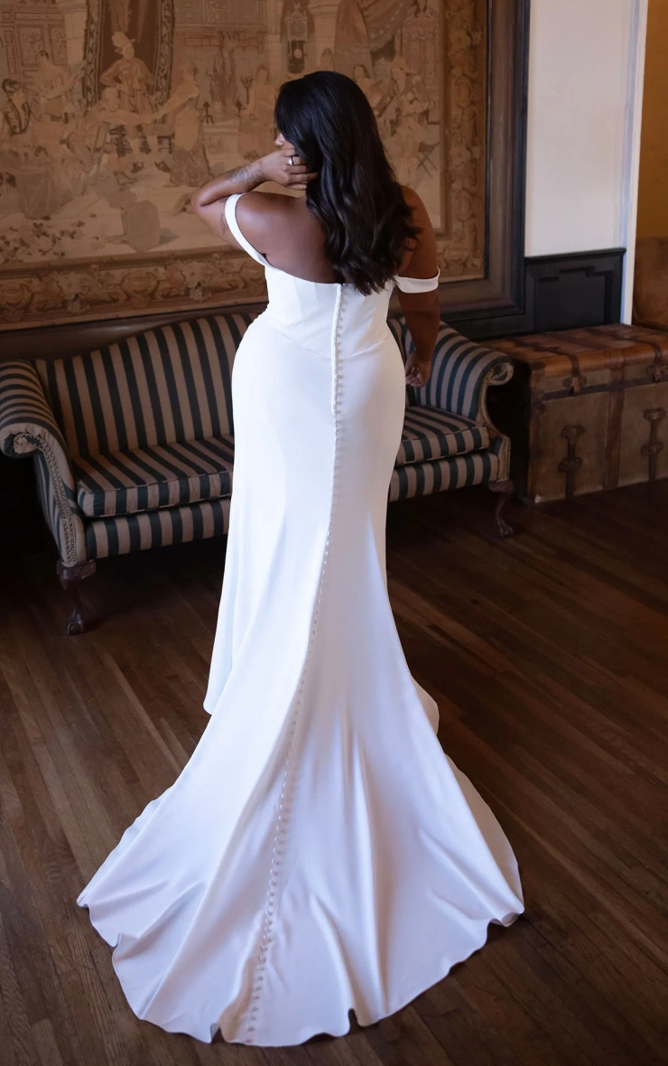 Essense of Australia Plus Size Every Body Every Bride Fall 2026 Backface Thumbnail Image