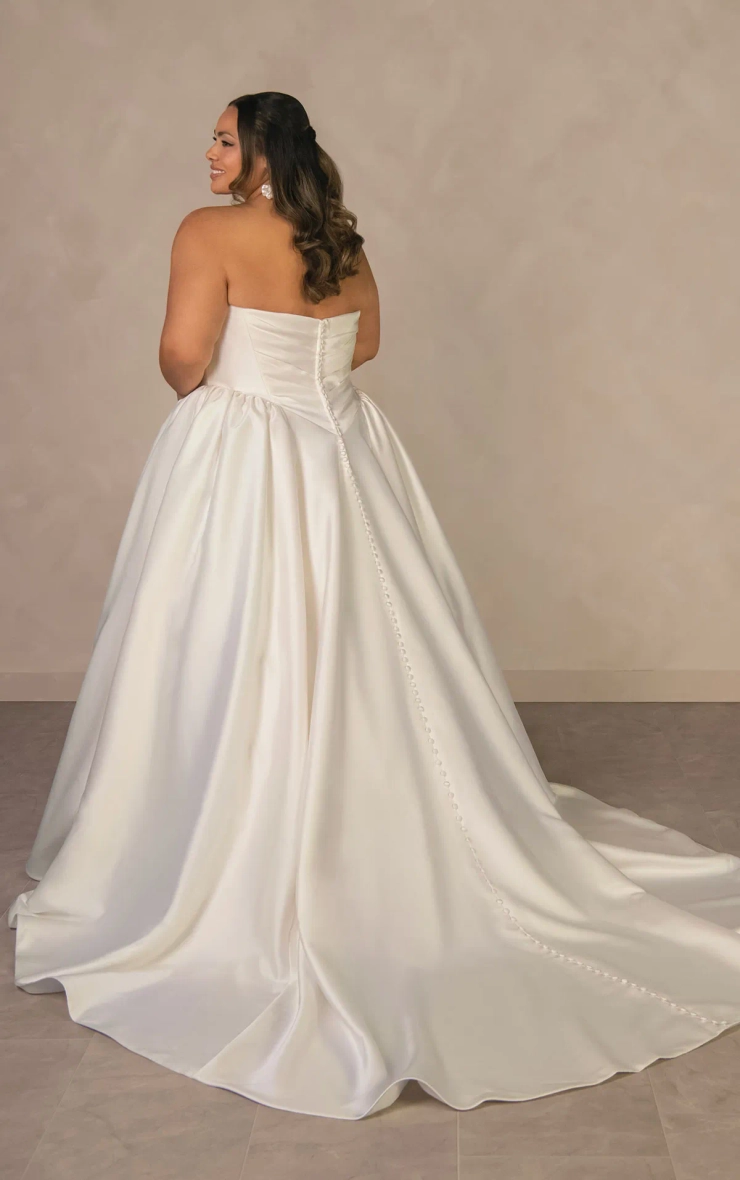 Essense of Australia Plus Size Every Body Every Bride Fall 2026 Backface Thumbnail Image