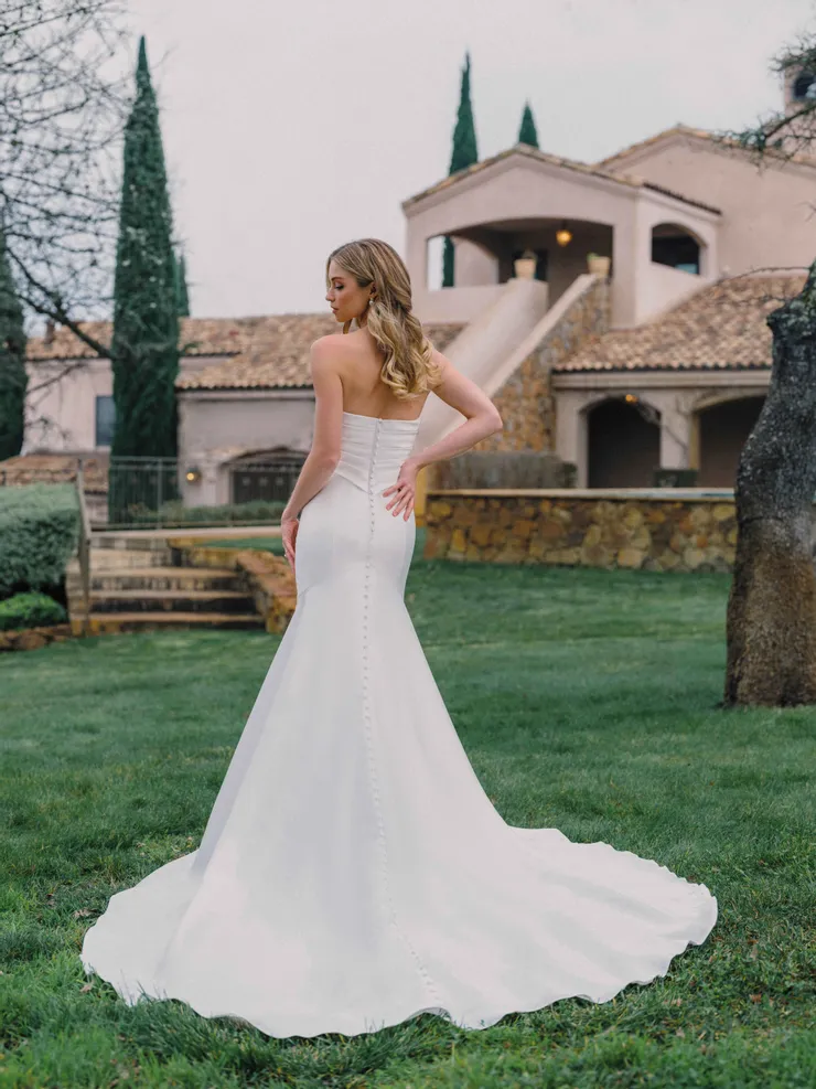 Allure Bridals Backface Thumbnail Image