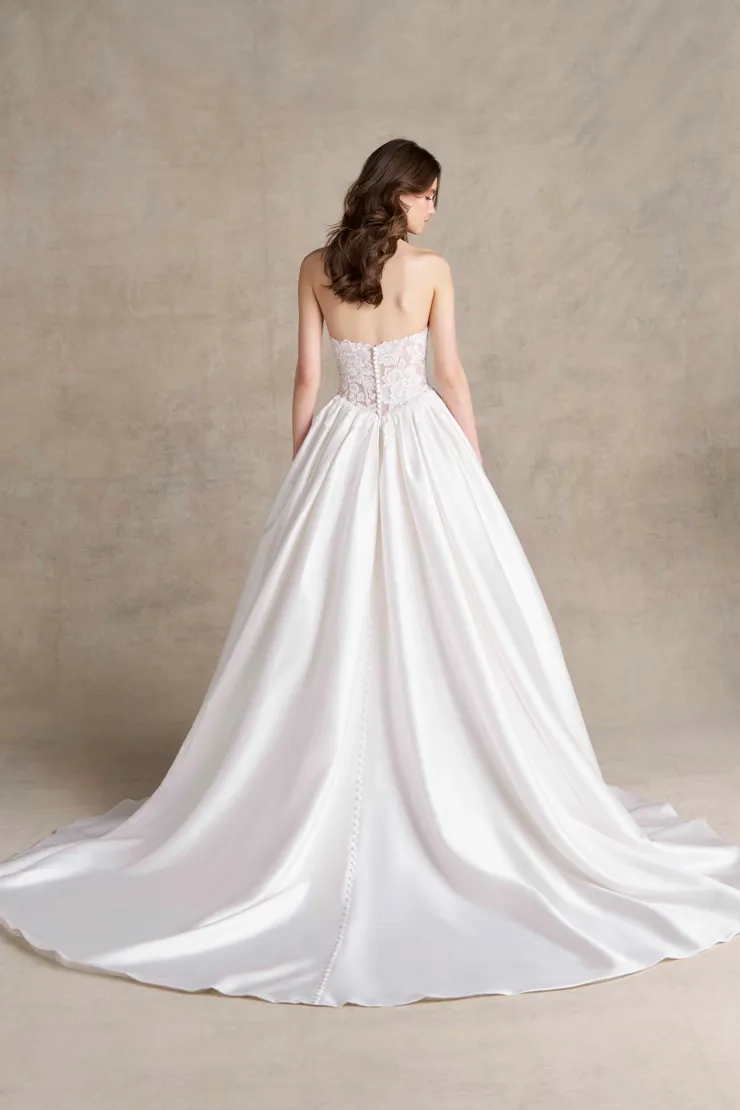 Allure Romance Backface Thumbnail Image