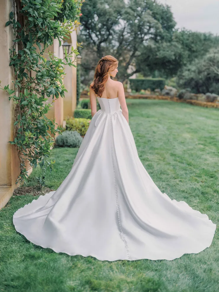 Allure Romance Backface Thumbnail Image
