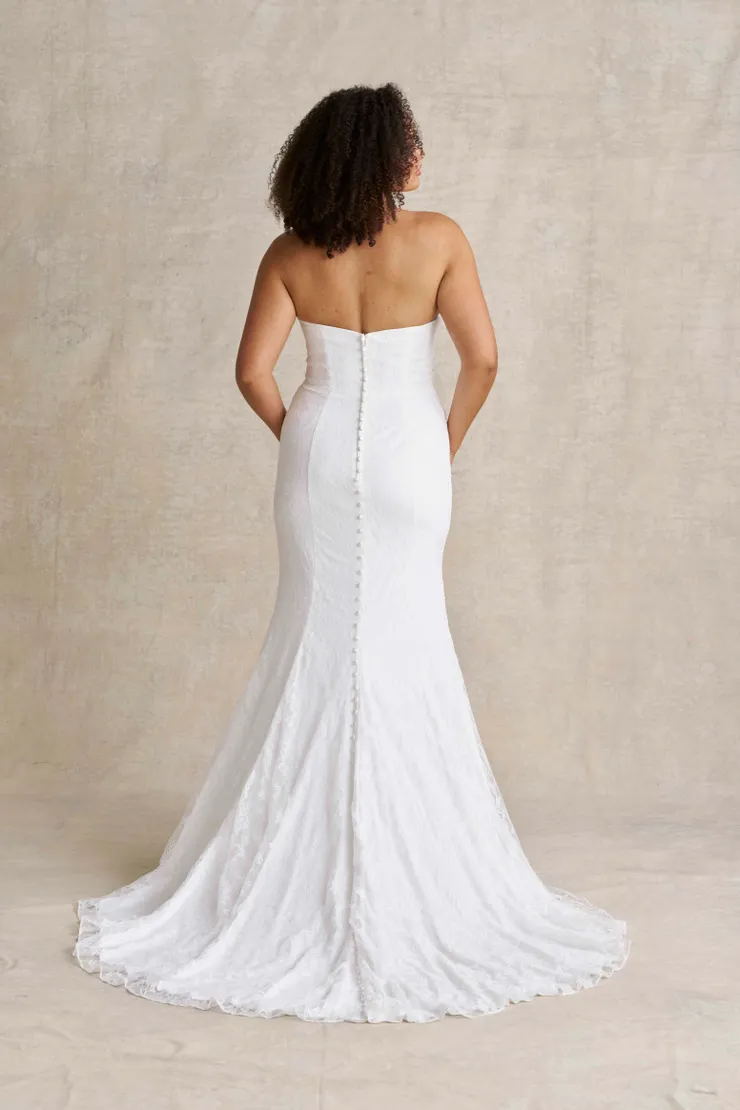 Allure Romance Backface Thumbnail Image