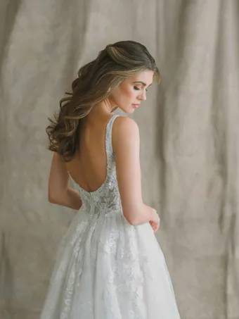 Abella Style #E602NC #8 backface vertical cropped thumbnail
