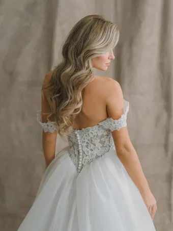 Abella Style #E625 #10 backface vertical cropped thumbnail