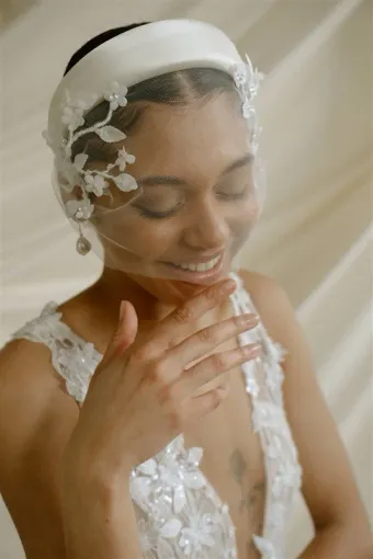 Debbie Carlisle Jasmine Birdcage Veil #2 vertical thumbnail