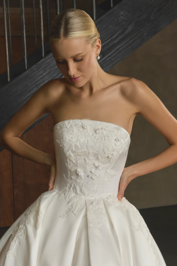 Casablanca Bridal 2647