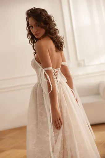Ariamo #Soft #4 backface vertical cropped thumbnail