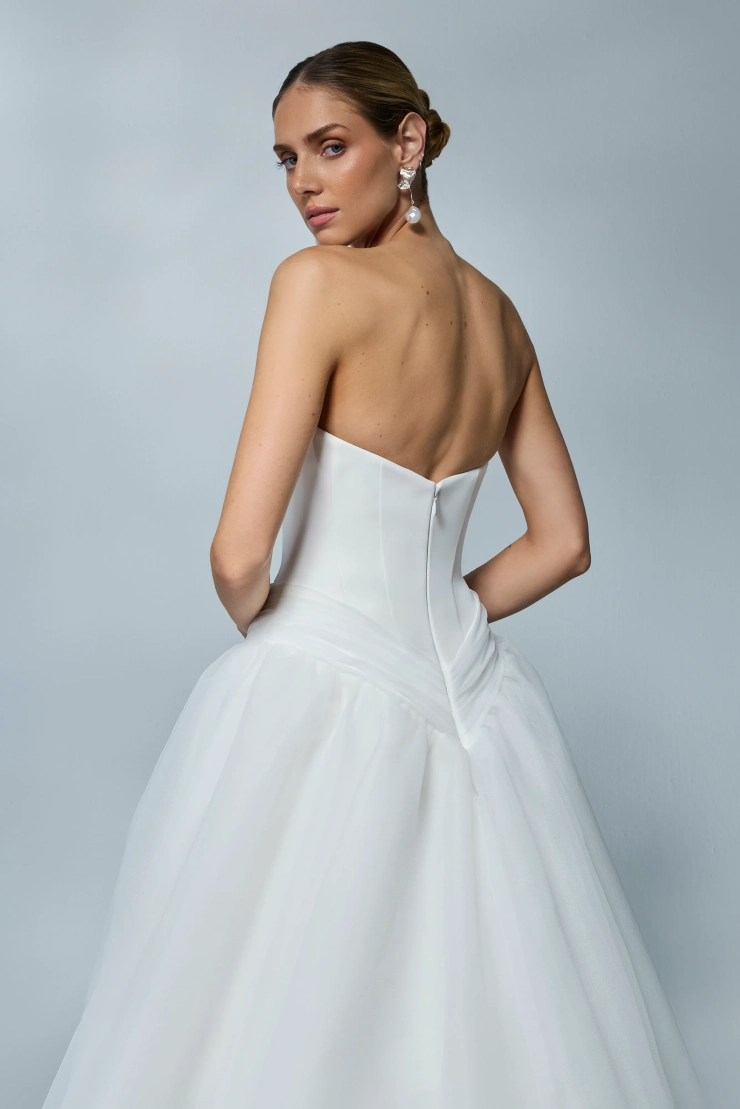 Casablanca Bridal LE179
