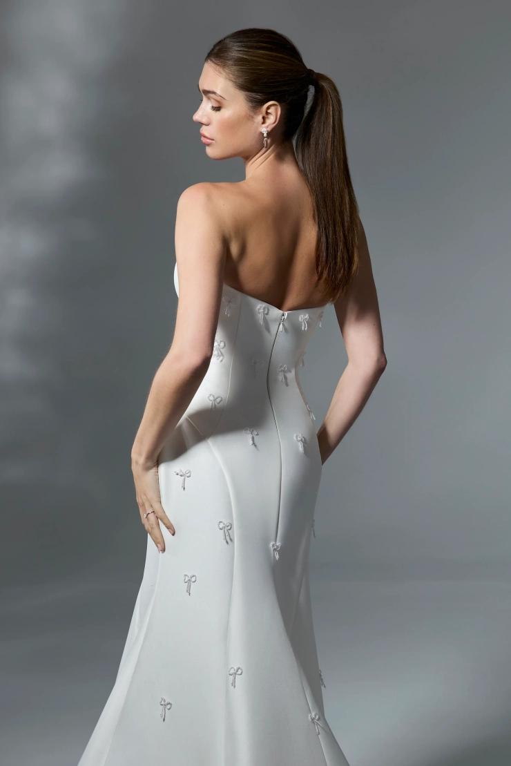 Casablanca Bridal LE182-1