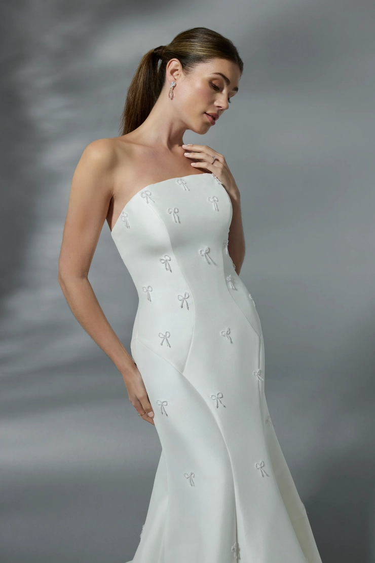 Casablanca Bridal LE182-1