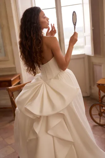 Ariamo Carfelli #Eleanor #3 backface vertical cropped thumbnail