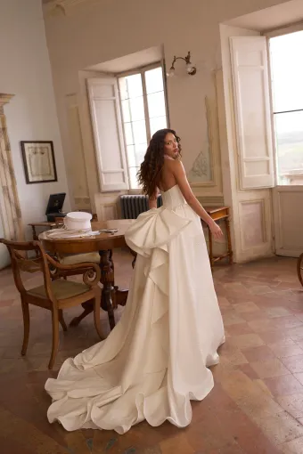 Ariamo Carfelli #Eleanor #1 default backface vertical thumbnail