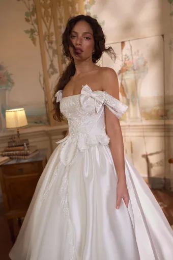 Ariamo Carfelli #Marie-Antoinette #4 frontface vertical cropped thumbnail