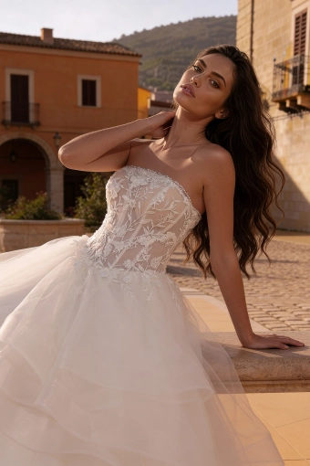 Monica Loretti 8417 #2 frontface vertical cropped thumbnail
