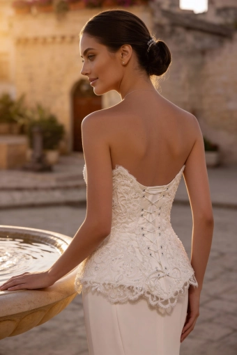 Monica Loretti 8418 #8 backface vertical cropped thumbnail