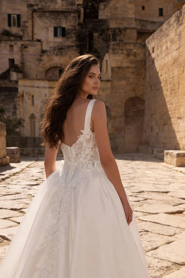 Monica Loretti Style #8426