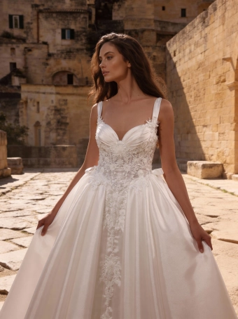 Monica Loretti 8426 #8 frontface vertical cropped thumbnail