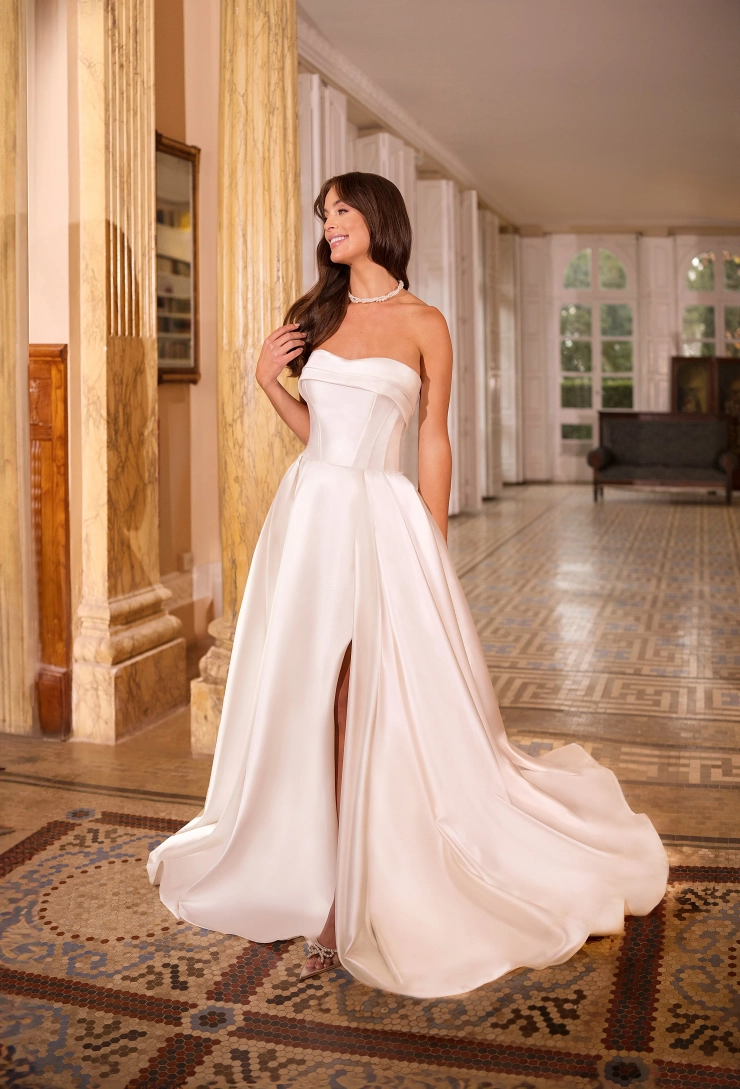 Monica Loretti 8360 Image