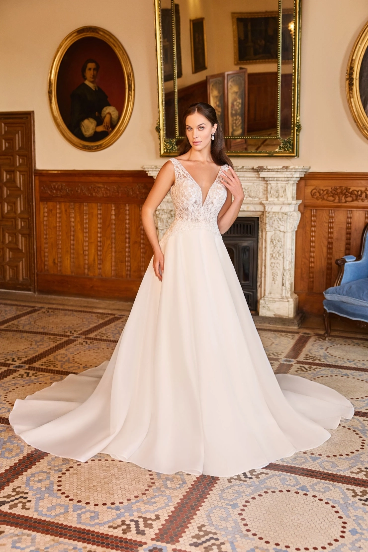 Monica Loretti Style #8376 Bodice #1 frontface vertical picture