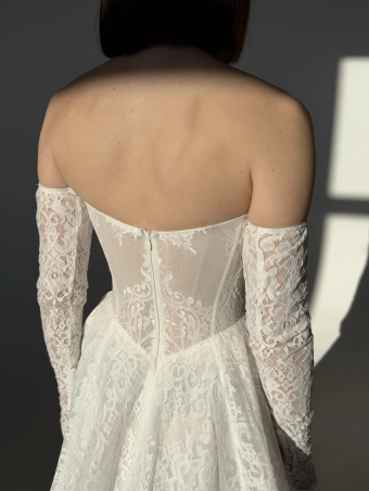 Milla Nova Amalia #7 backface vertical cropped thumbnail