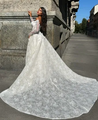 Amelia Dovita Milano #1 default backface vertical thumbnail