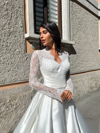 Jane Dovita Milano #3 frontface vertical cropped thumbnail