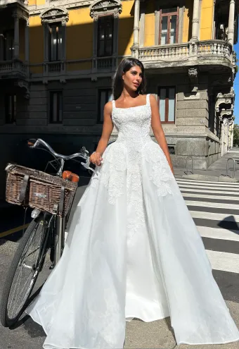 Mia Dovita Milano #1 frontface vertical thumbnail