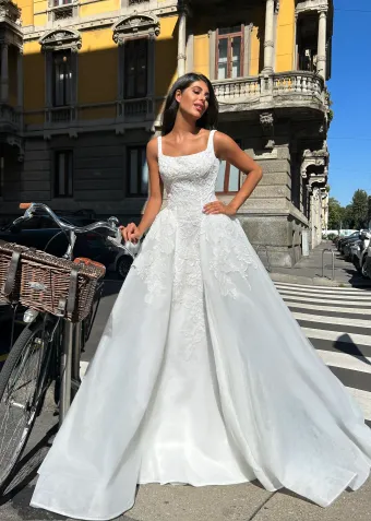 Mia Dovita Milano #0 default frontface vertical thumbnail