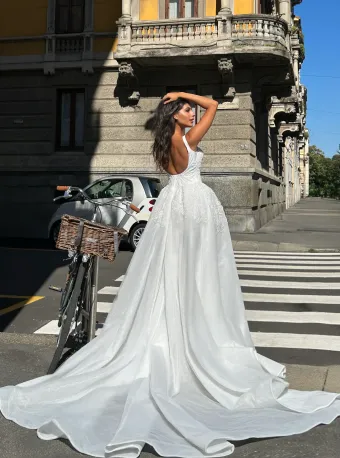 Mia Dovita Milano #2 default backface vertical thumbnail