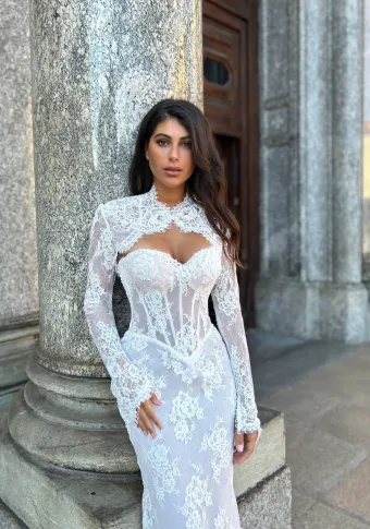 Penelope Dovita Milano #6 frontface vertical cropped thumbnail