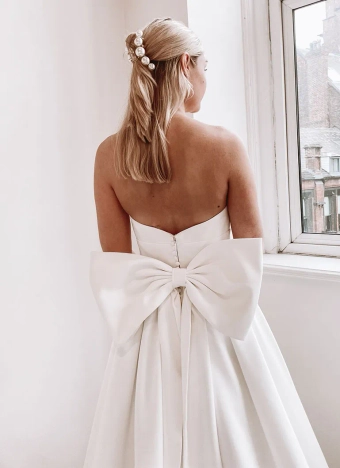 Allure Bridals Style #L662NC #2 backface vertical cropped thumbnail