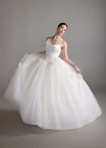 Lazaro Style NO. Brittany #5 frontface vertical thumbnail