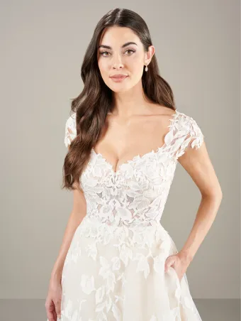Adrianna Papell Platinum 31282  Sweetheart Lace Ballgown Wedding Dress #4 frontface vertical cropped thumbnail