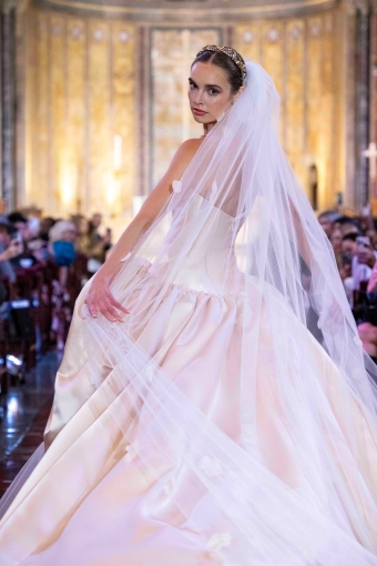 Maison Perez Style Astor #16 backface vertical cropped thumbnail