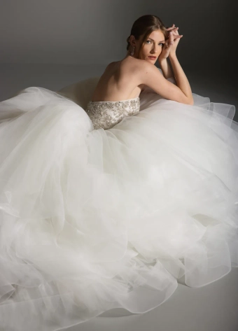 Maison Perez Style Avril #10 backface vertical cropped thumbnail