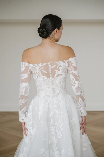 Lis Simon Style Shae #5 backface vertical cropped thumbnail