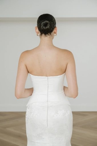 Lis Simon Style SS1002 #4 backface vertical cropped thumbnail