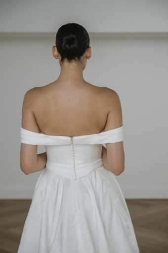 Lis Simon Style SS1005 #4 default backface vertical cropped thumbnail