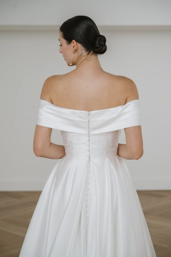 Lis Simon Style Stella #4 backface vertical cropped thumbnail